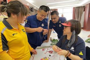 浓眉谈首节两犯：那是有疑问的吹罚 陷入犯规麻烦就很难打球